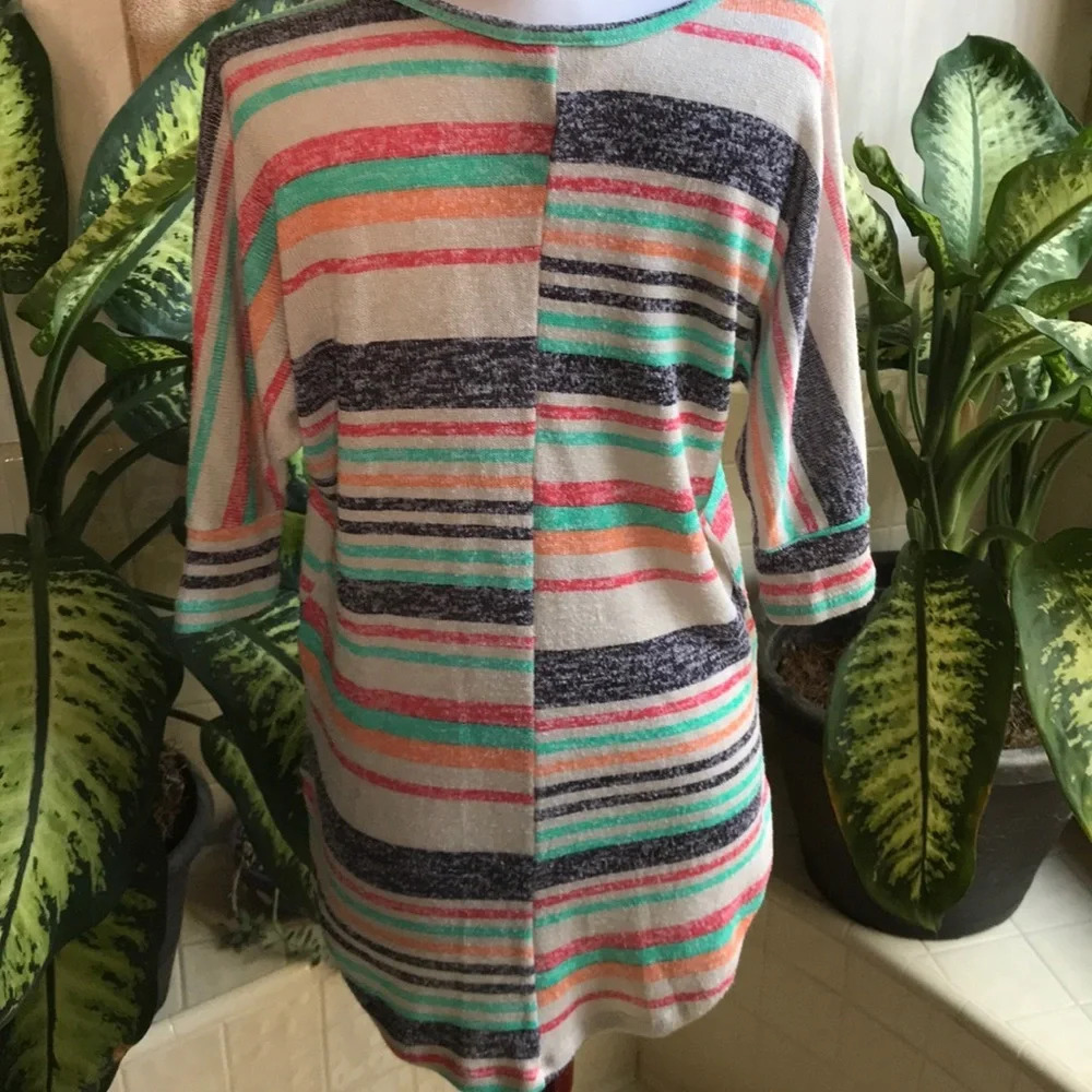 Rue 21 striped hi-low top - Picture 3 of 6